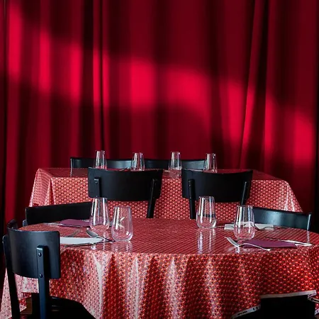 Les Chambres De L'hostellerie Du Commerce * Gelles