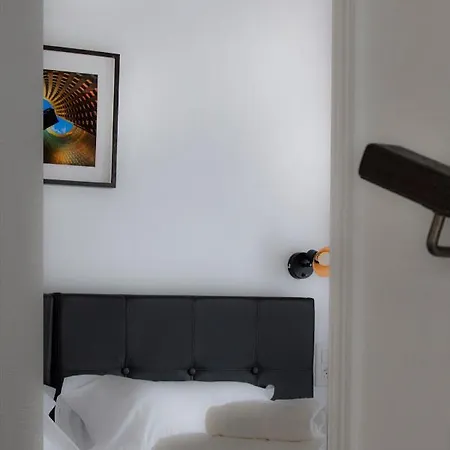 Les Chambres De L'hostellerie Du Commerce Bed & Breakfast Gelles
